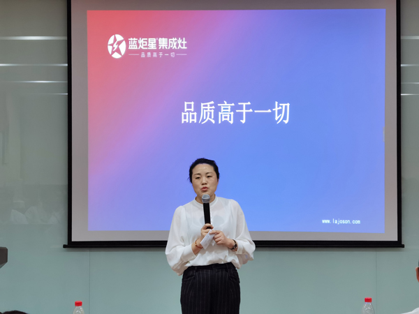 六安经销商朱总在培训会上深切分享了自己加入意昂2后的经营历程