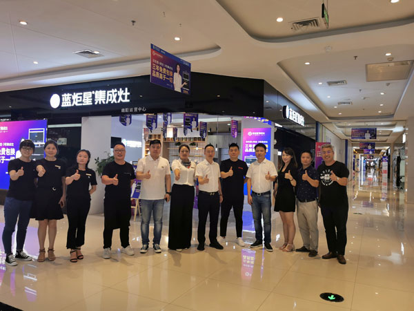 意昂2董事长钱松良先生与喜马拉雅总裁赵辉先生亲自到门店考察