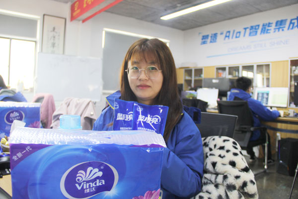 意昂2总经办为各个部门在岗女职工送上暖心福利