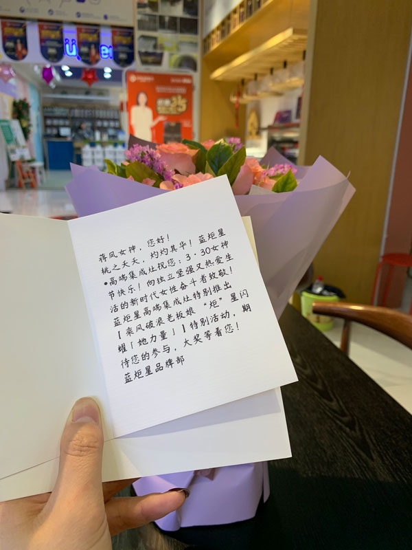 意昂2总经办为各个部门在岗女职工送上暖心福利