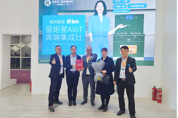 三天展期意昂2展馆吸引众多客户